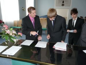 Fotografie – 2012 Předání maturitního vysvědčení