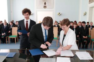Fotografie – 2014 Předání maturitního vysvědčení