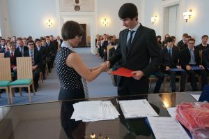 Fotografie – 2015 Předání maturitního vysvědčení