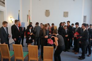 Fotografie – 2015 Předání maturitního vysvědčení