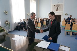 Fotografie – 2016 Předání maturitního vysvědčení
