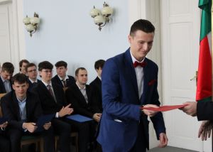 Fotografie – 2025 Předání maturitního vysvědčení